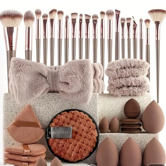 40 pcs. Makeup set NWOT - Picture 1 of 1